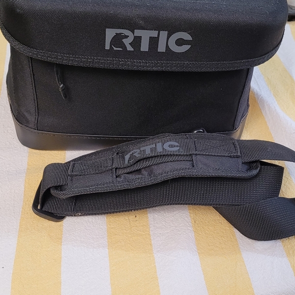 RTIC Everyday Cooler, 6 Cans - Picture 1 of 6